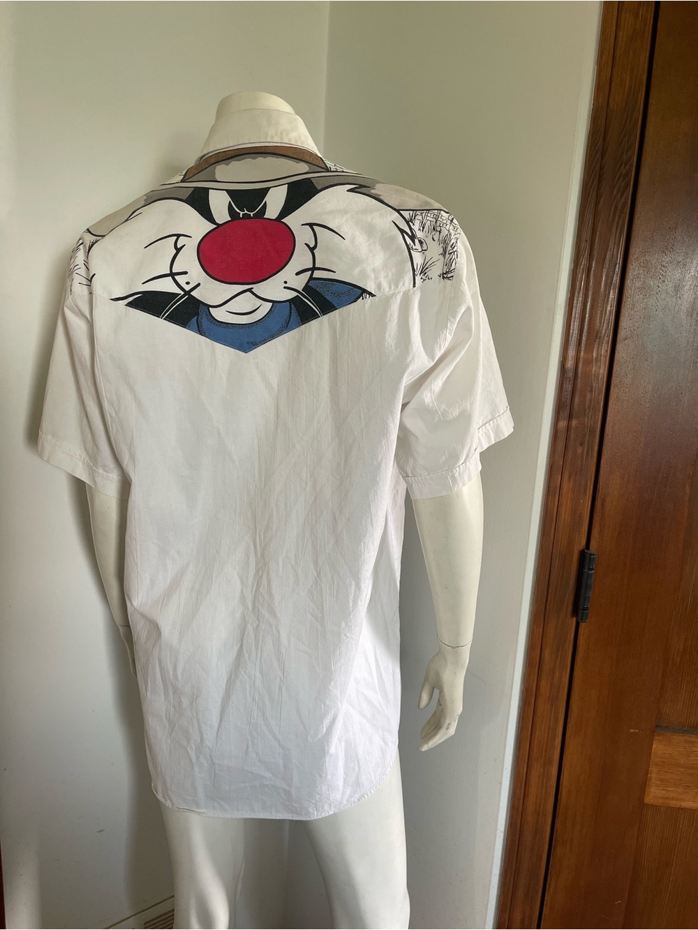 Vintage SYLVESTER White Short-Sleeve Button-Down Shirt with Cartoon Back COTTON